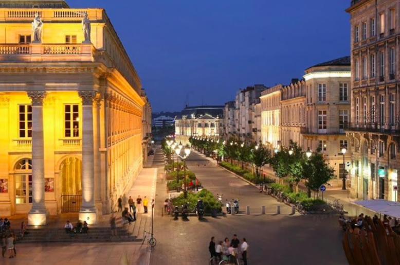 Guestready - Sunny Attic Apt Near Grand Theatre Bordeaux Zewnętrze zdjęcie